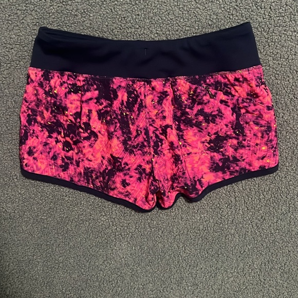 Womens NEW BALANCE athletic shorts w/ built n liner sz Small running gym - Picture 3 of 6